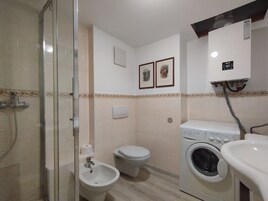 Apartment | Bathroom | Towels