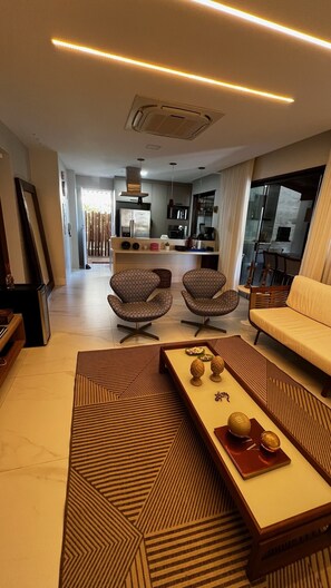 Living area - Casa Aconchegante em Praia do Forte, Perfeita Para os Seus Dias de Descanso! (Mata de São João)