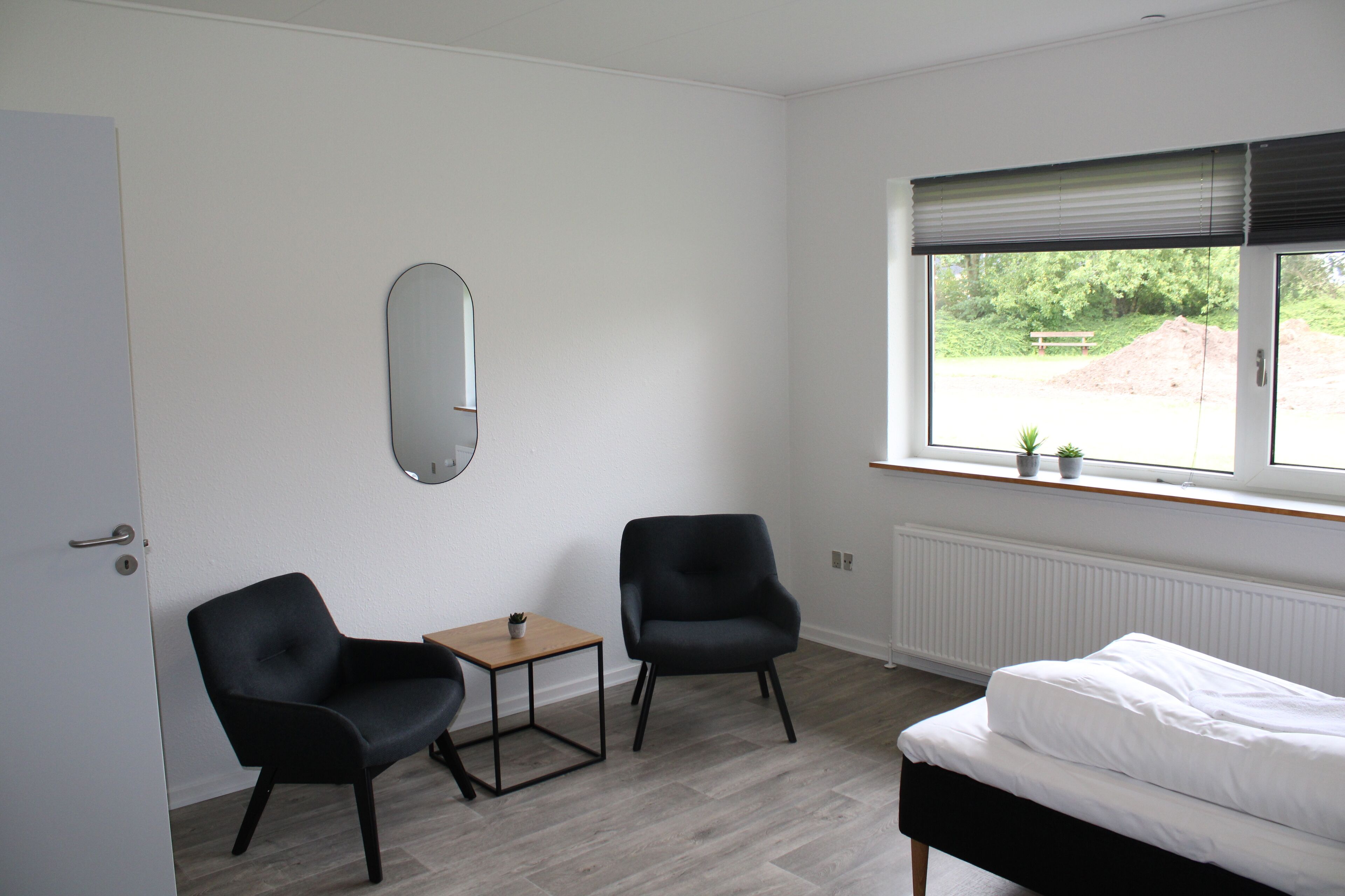 Standard-Zweibettzimmer, Blick auf den Innenhof | Allergikerbettwaren, schallisolierte Zimmer, Babybetten