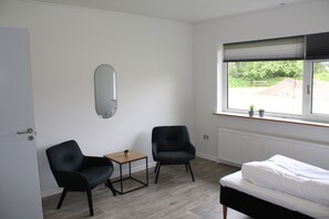 Chambre Standard avec lits jumeaux, vue sur la cour intérieure | Literie hypoallergénique, système d’insonorisation