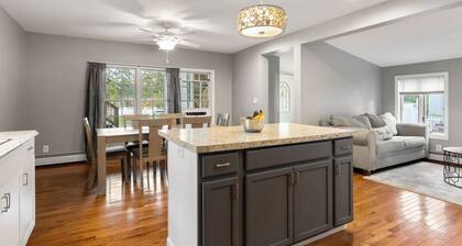 Central Saco Stay Comfort & Style for Your Getaway