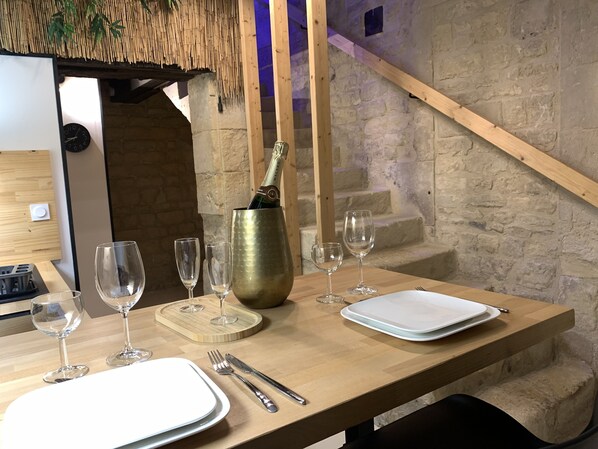 Dining - Bulles et Belle Etoile / SPA Détente, Confort et Sérénité, Discrétion Assurée (Thue et Mue)