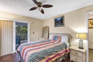 3 bedrooms, iron/ironing board, WiFi, bed sheets - Lagoon Front 3 Bedroom and Den, 4 Balcony, 3 Bathroom, 3 story Resort Townhouse  (Key Largo)
