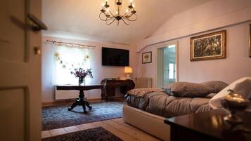 Schreibtisch, schallisolierte Zimmer, kostenloses WLAN