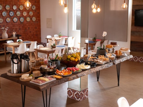 Free daily buffet breakfast . Hotel Estilo de Minas