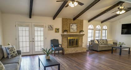 San Antonio Home w/ Private Pool: 5 Mi to Downtown
