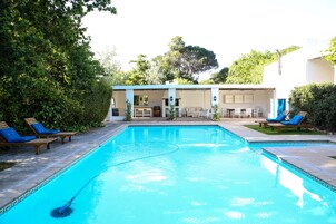 2 piscinas al aire libre, sillones reclinables de piscina