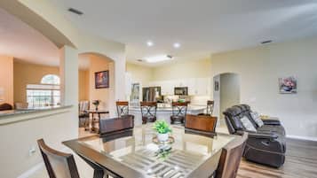 House (5 Bedrooms) | Interior