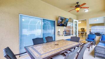 House (5 Bedrooms) | Interior