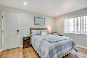 A bedroom with a bed, nightstands, a door, and a window. - Cozy Simi Valley Studio < 10 Mi to Hiking & Golf (Simi Valley)