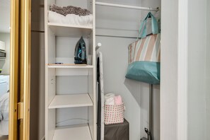 Apartment (0 Bedroom) | Interior - Cozy Simi Valley Studio < 10 Mi to Hiking & Golf (Simi Valley)
