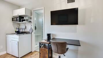 Apartment (0 Bedroom) | Interior