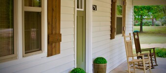 Relax Near the Lake less than 2 miles from JP Coleman State Park