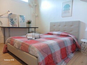 2 bedrooms, desk, iron/ironing board, free WiFi