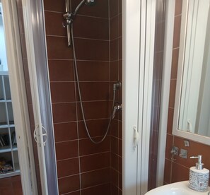 Shower, eco-friendly toiletries, hair dryer, bidet - CA POMPOSA bed & relax (Modena)