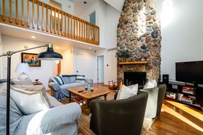 TV, fireplace