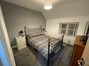 3 soverom, strykejern/-brett, wi-fi og sengetøy