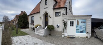 En Charmig Tillbyggd 1.5 rum med Härligt Beläget med Promenadavstånd Till Allt