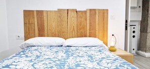 1 habitación, tabla de planchar con plancha, wifi gratis y ropa de cama 