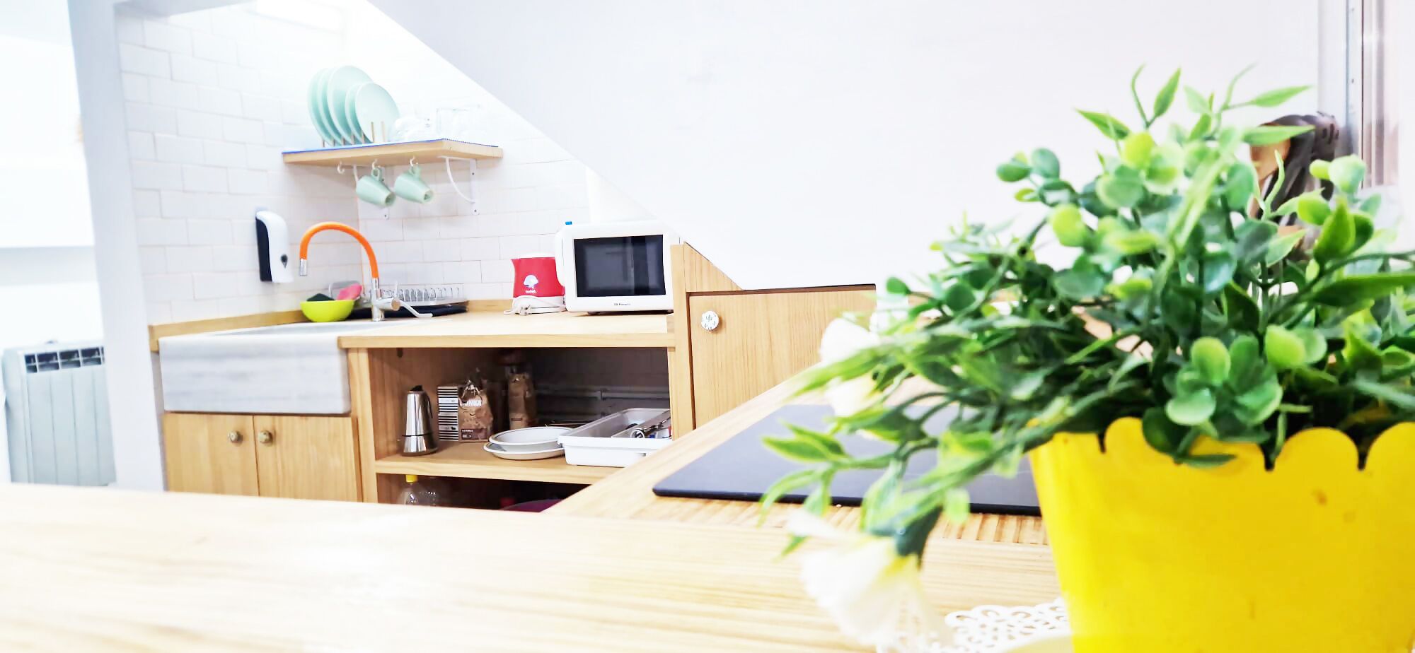 雪櫃、微波爐、咖啡機/沖茶器、多士爐