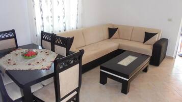 Apartment, 2 Bedrooms | Desk, free WiFi
