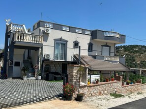 Fachada da propriedade