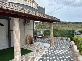 Apartment, 2 Bedrooms | Living area