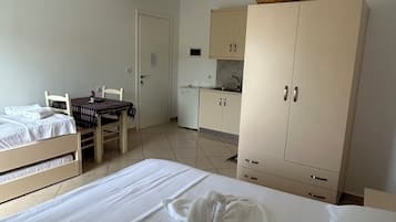 Family Studio | Desk, free WiFi
