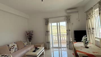 Apartment, 1 Bedroom | Living room