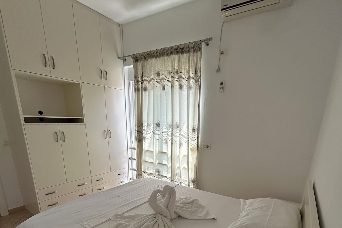 Apartment, 1 Bedroom | 1 bedroom, desk, free WiFi