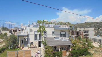 Bagian depan properti