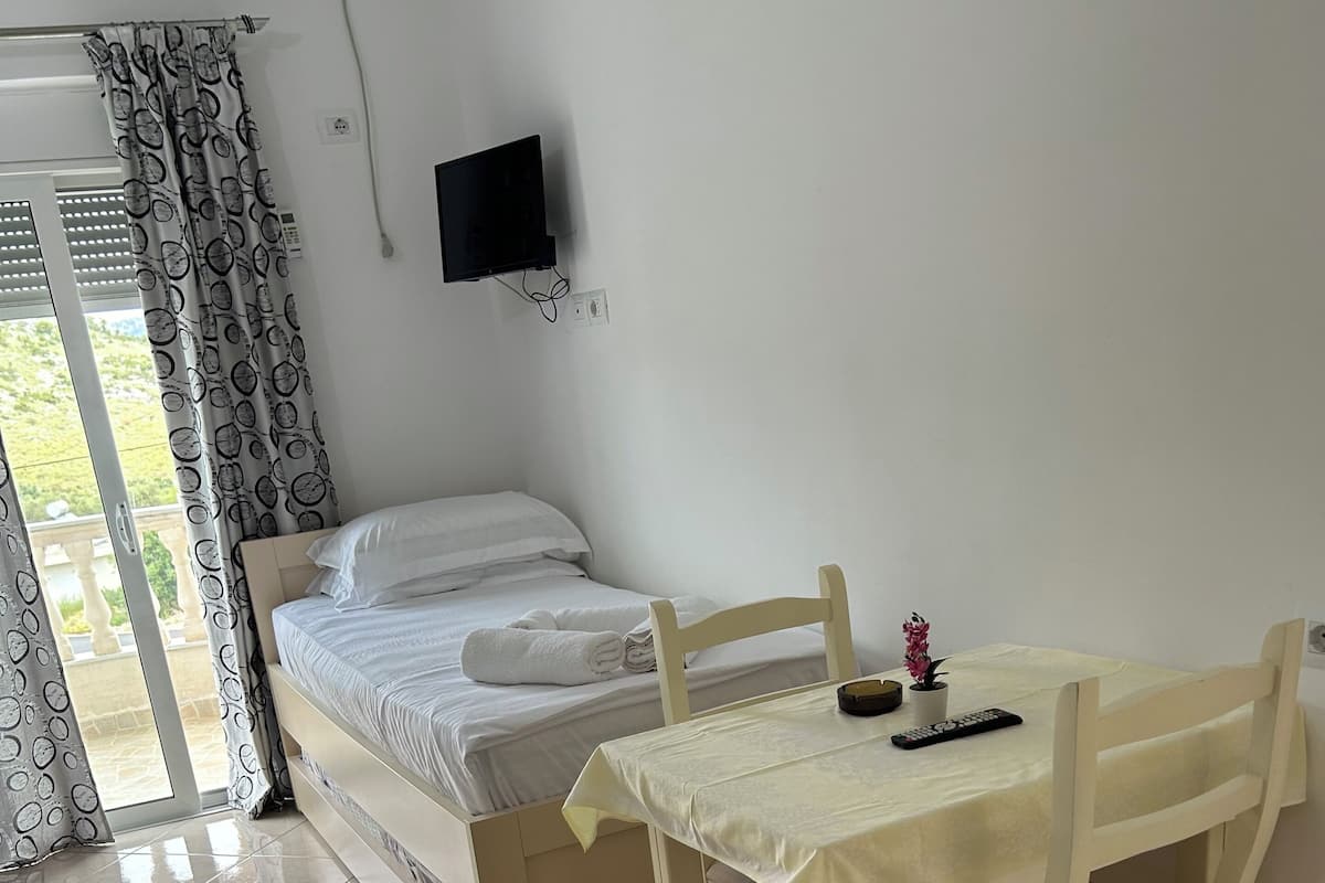 Family Studio | 1 bedroom, desk, free WiFi