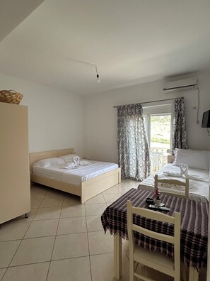 Estúdio família | Escrivaninha, Wi-Fi de cortesia