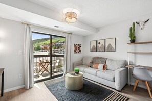 Smart-tv och eldstad