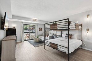 Bureau, fer et planche à repasser, Wi-Fi gratuit, draps fournis