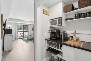 Fridge, microwave, oven, coffee/tea maker - Mountain Village Southwestern Bunker (Park City)