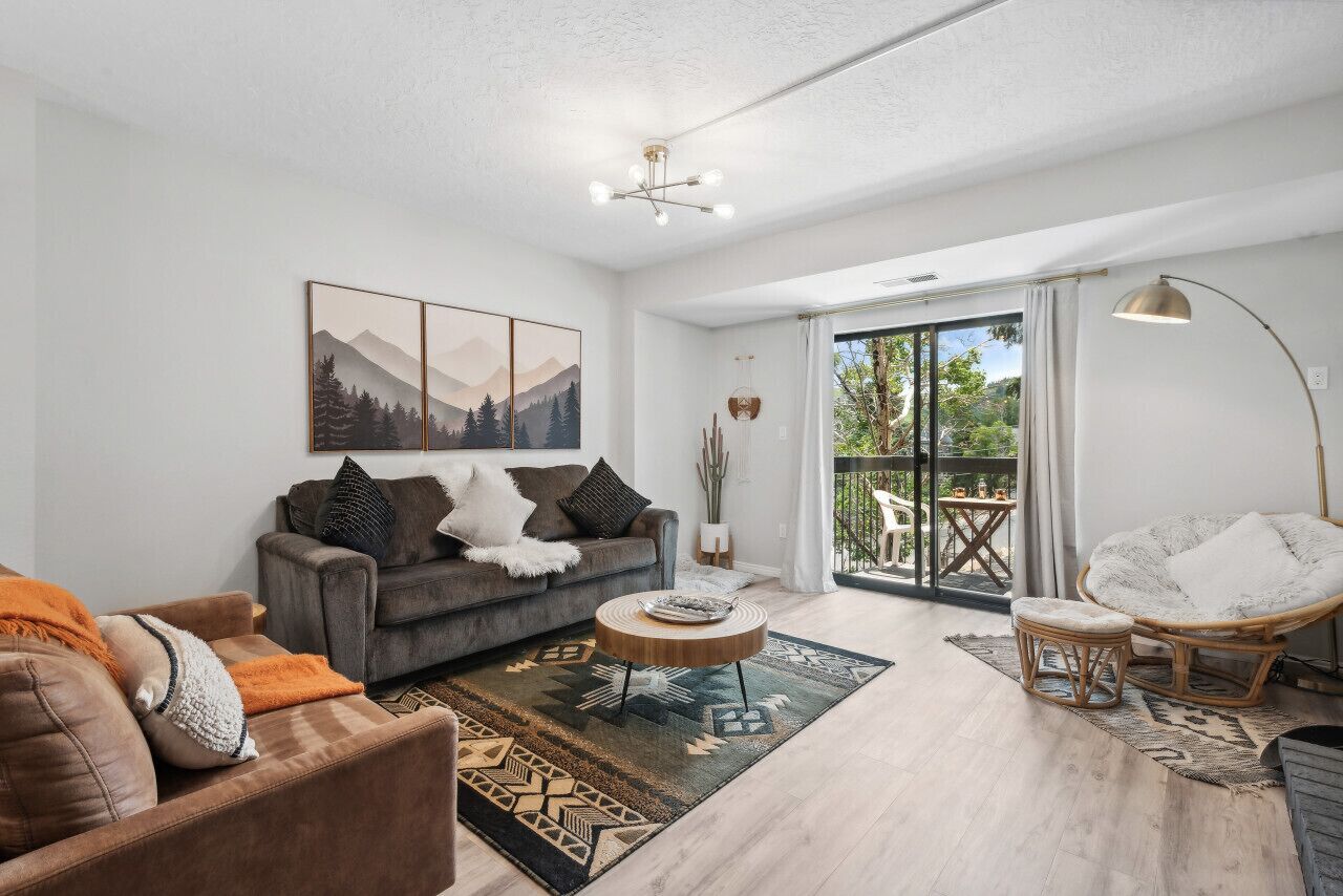 Een smart-tv en een open haard