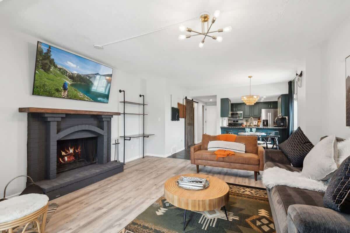 Smart TV, fireplace, offices
