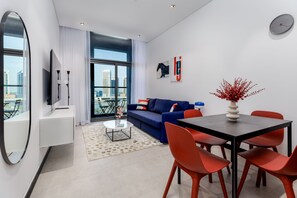 Design Apartment | Living area | 65-inch Smart TV with cable channels, Netflix, streaming services - Waves - Premium 1BR Apartment Overlooking Burj Khalifa (Dubai)