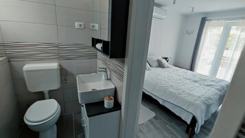 Double Room | Bathroom