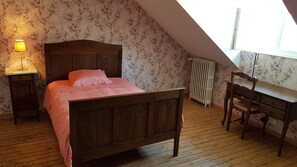 3 slaapkamers, een strijkplank/strijkijzer, wifi, beddengoed