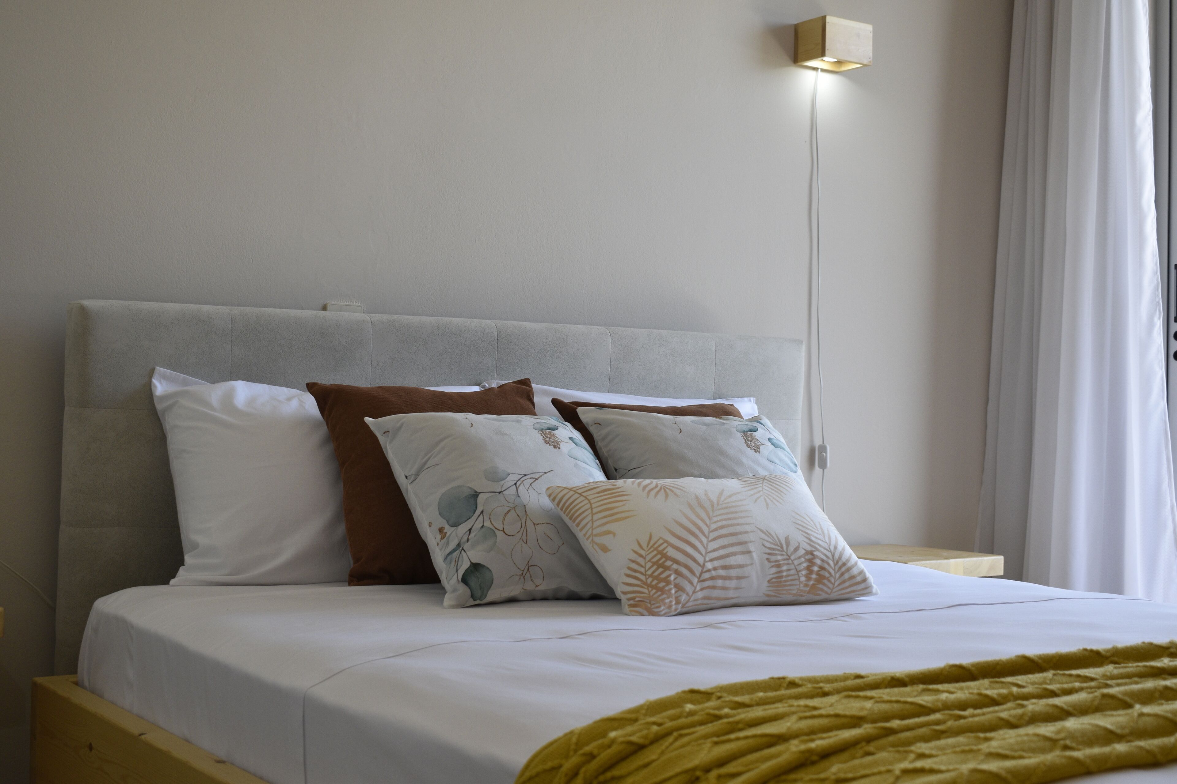 6 bedrooms, WiFi, bed sheets