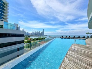 Outdoor pool - Luxurious place at Yacht Club Tower, 2 BDR, great views. on Av. Balboa (PANAMA CITY - AVENIDA BALBOA)