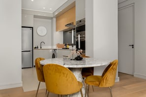 Apartamento grand | Opções para refeição no quarto