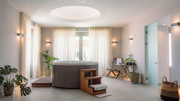Indoor spabad