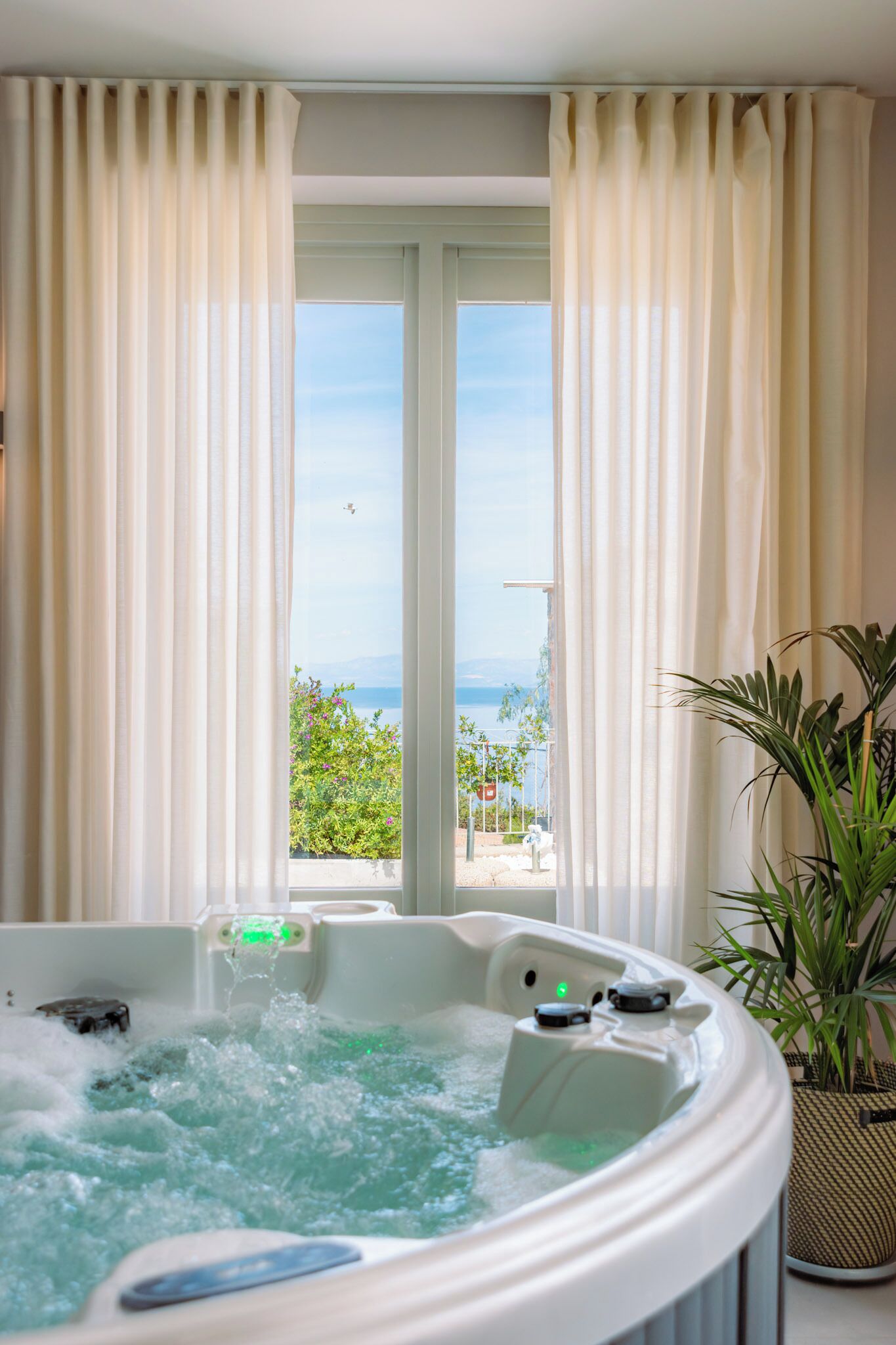 Indoor spa tub