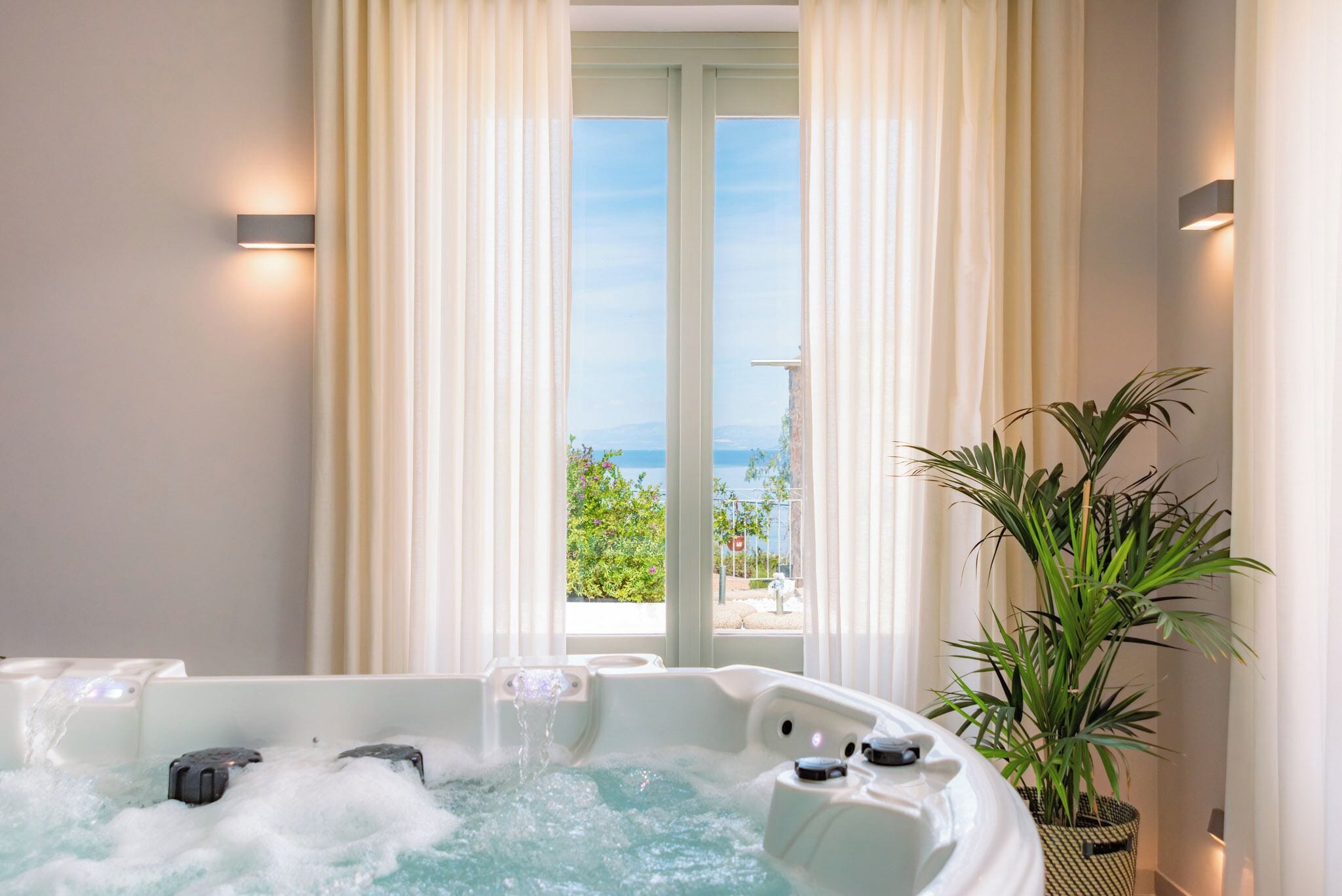 Indoor spa tub