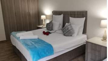 1 habitación, tabla de planchar con plancha, wifi y ropa de cama