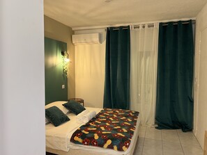 1 dormitorio, tabla de planchar con plancha, wifi gratis y ropa de cama