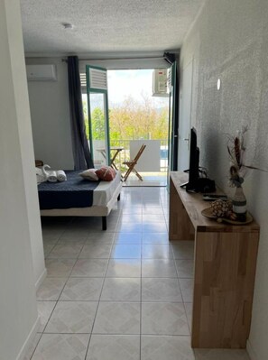 1 chambre, fer et planche à repasser, accès au Wi-Fi (inclus)